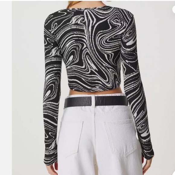 Long sleeve marble design knit top with chest cut out details - Picture 2 of 4